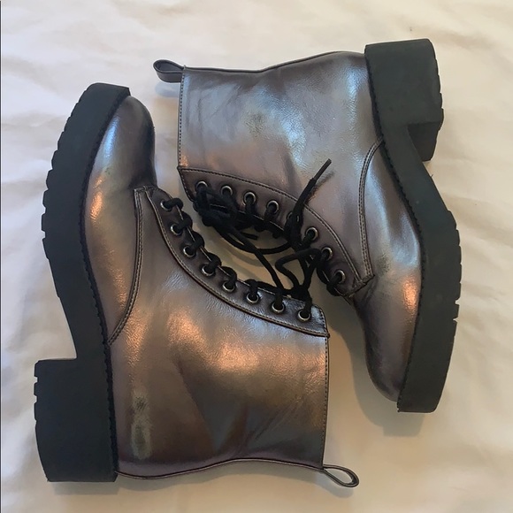 Silver combat boots Women’s size 6 - Picture 2 of 2
